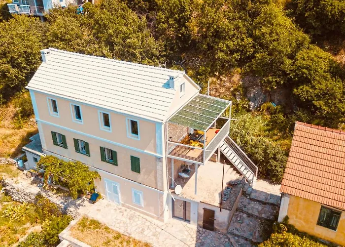 아파트 Cozy With Sea View 'bova' 브렐라